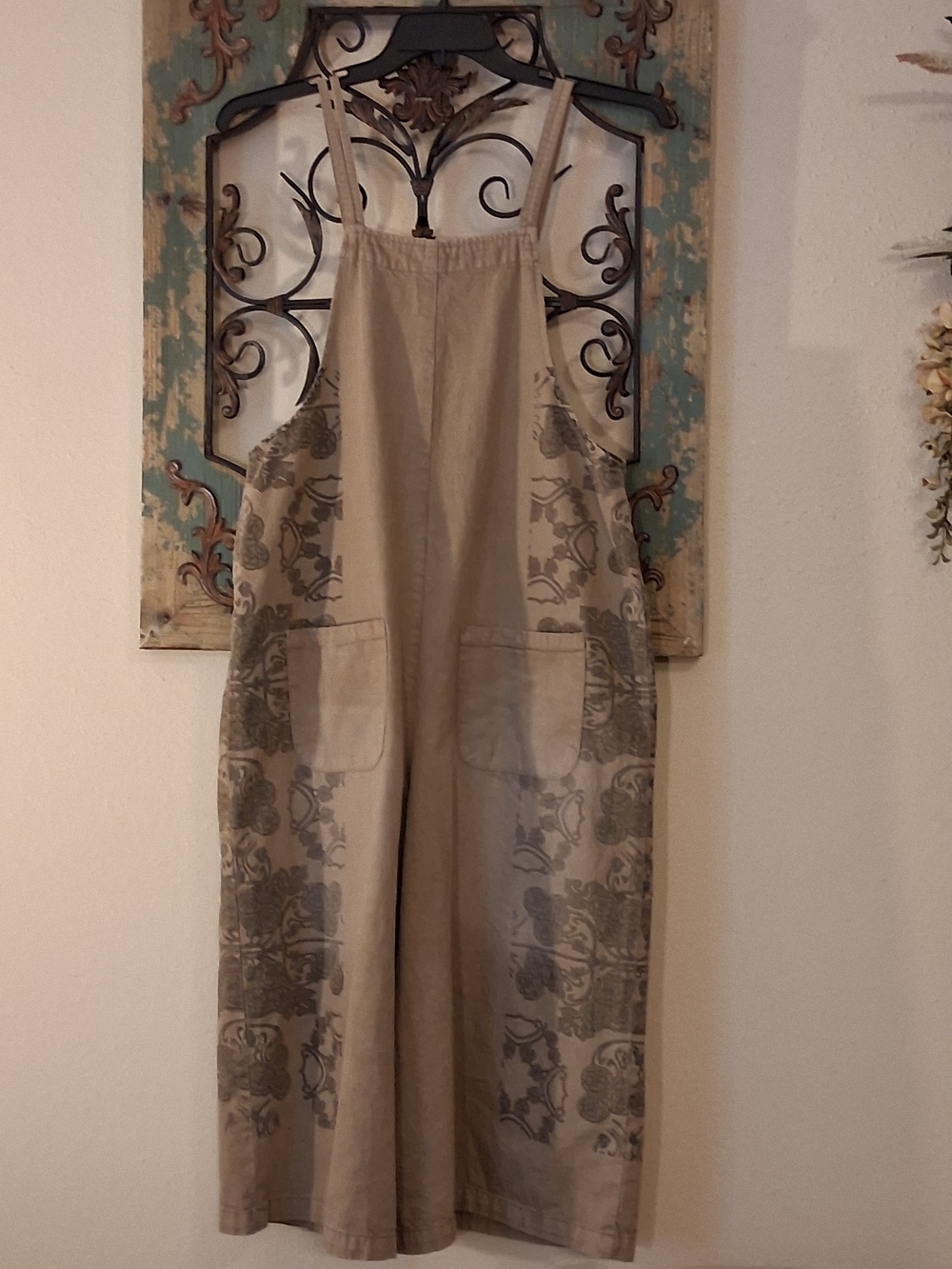 easel Beige Printed Wide-Leg Overall Jumpsuit. NWT Size Small - Picture 9 of 14
